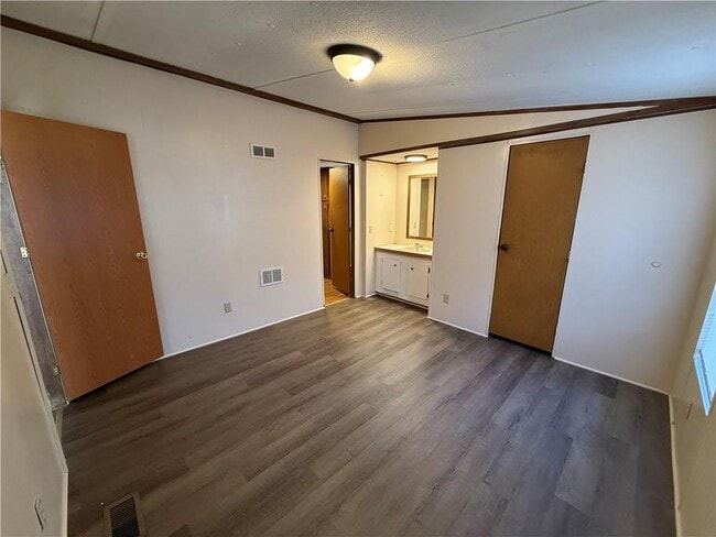 Foto del edificio - 15 Elza Dr