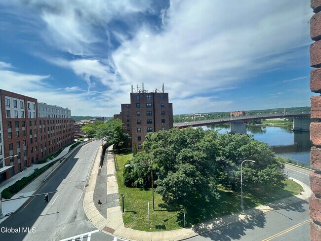 Foto del edificio - 155 River St