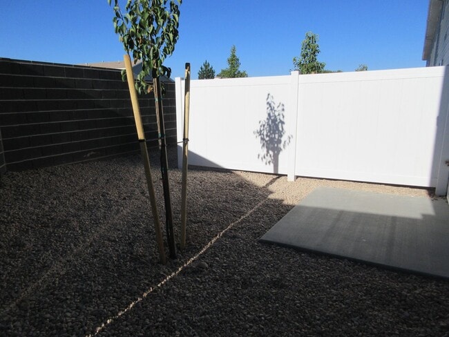 Building Photo - 3 Bed 2.5 Bath - Newer Town home living in the heart of Cedar City!