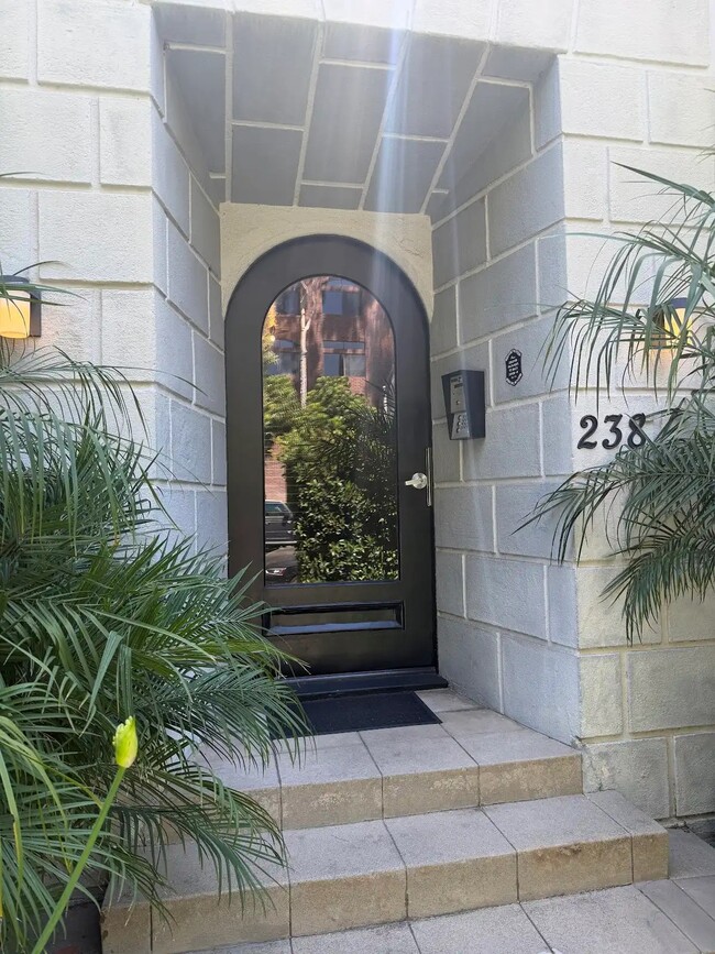 Photo - 238 N Clark Dr Apartments