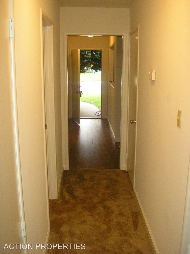 Building Photo - 2202 Americana Dr