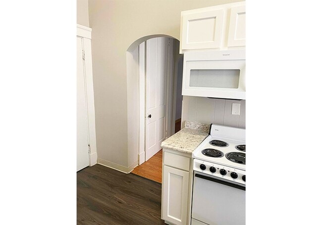 Building Photo - 3300 Jefferson Ave