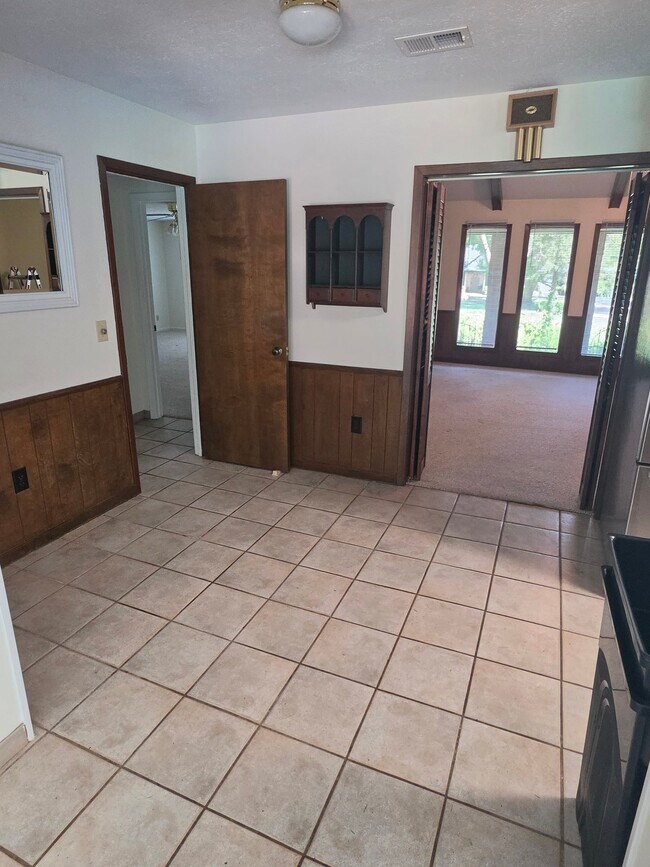 Foto del edificio - 307 Lakeside Dr