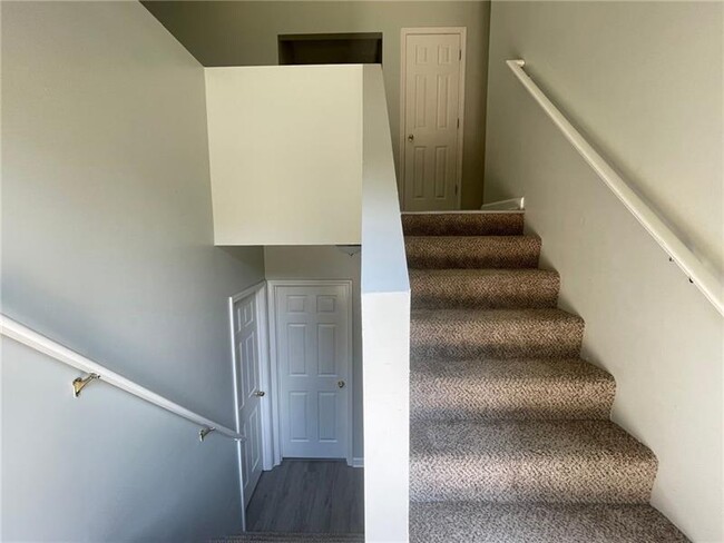 Building Photo - 4007 Chapman Dr