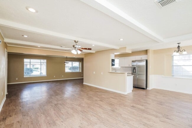 Building Photo - 5803 Old Lodge Dr