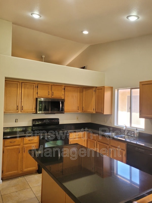 Building Photo - 1329 W Boston St