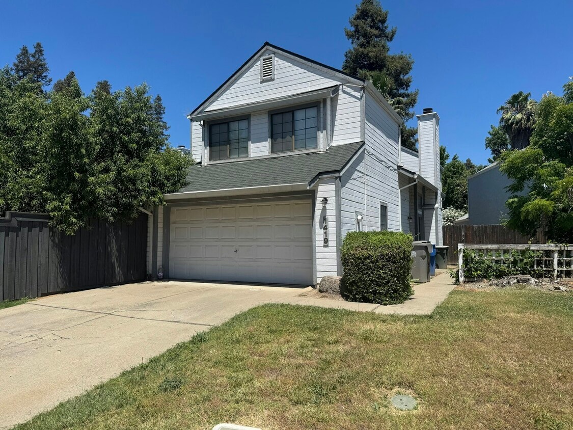 Photo - 1419 Helmsman Way