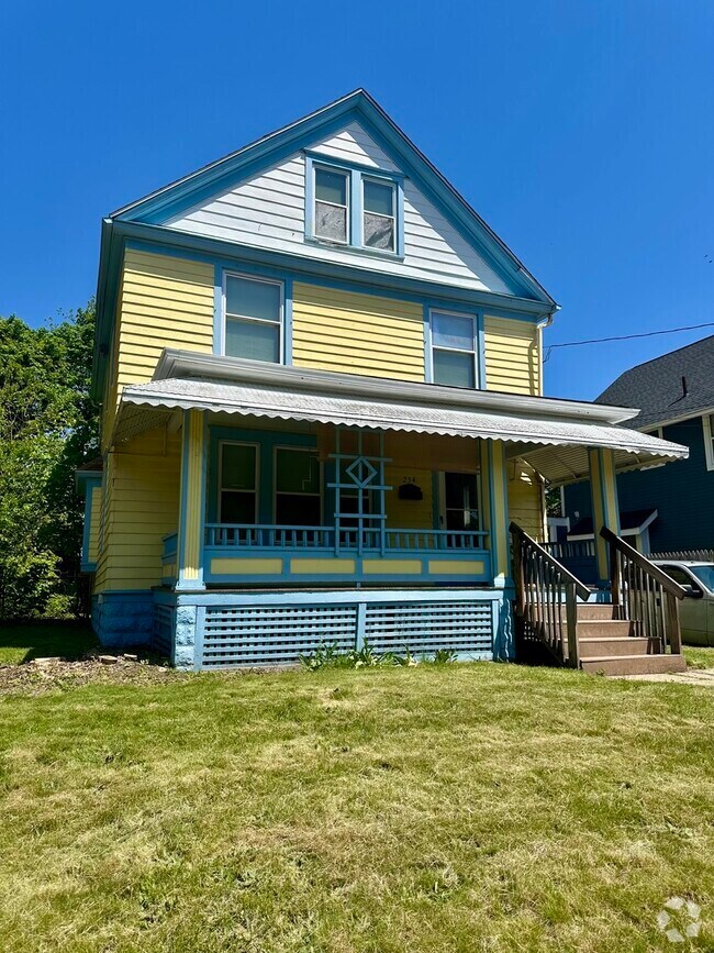 Building Photo - 254 Grand Ave