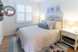 Building Photo - 9715 Acqua Ct