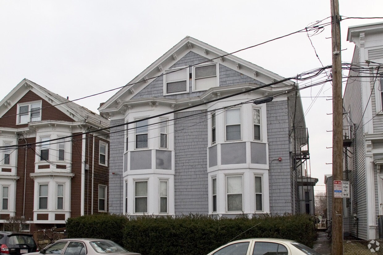 Primary Photo - 220-222 Banks St