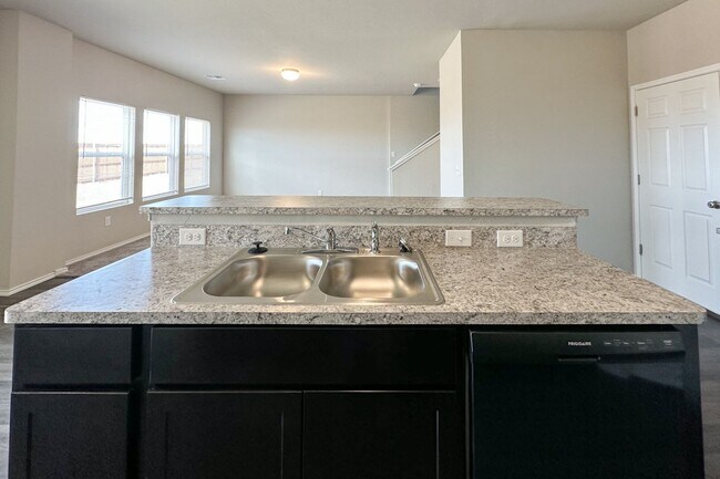 Foto del edificio - Gorgeous 3 Bed 2.5 Bath 2 Story Home in No...