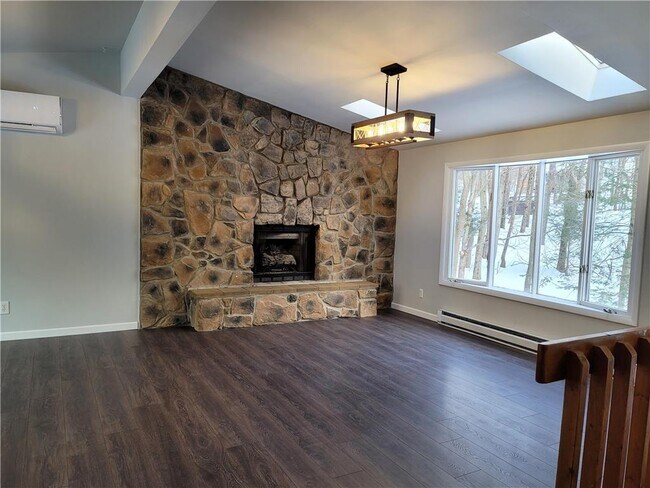 Building Photo - 147 Winding Way