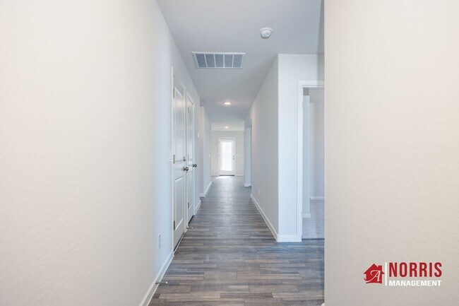 Building Photo - MOVE IN SPECIAL! Beautiful Brand New Home ...