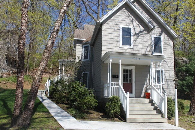 Building Photo - 200 Terrace Pl