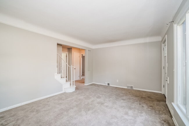 Building Photo - 16 Broadmore Ave