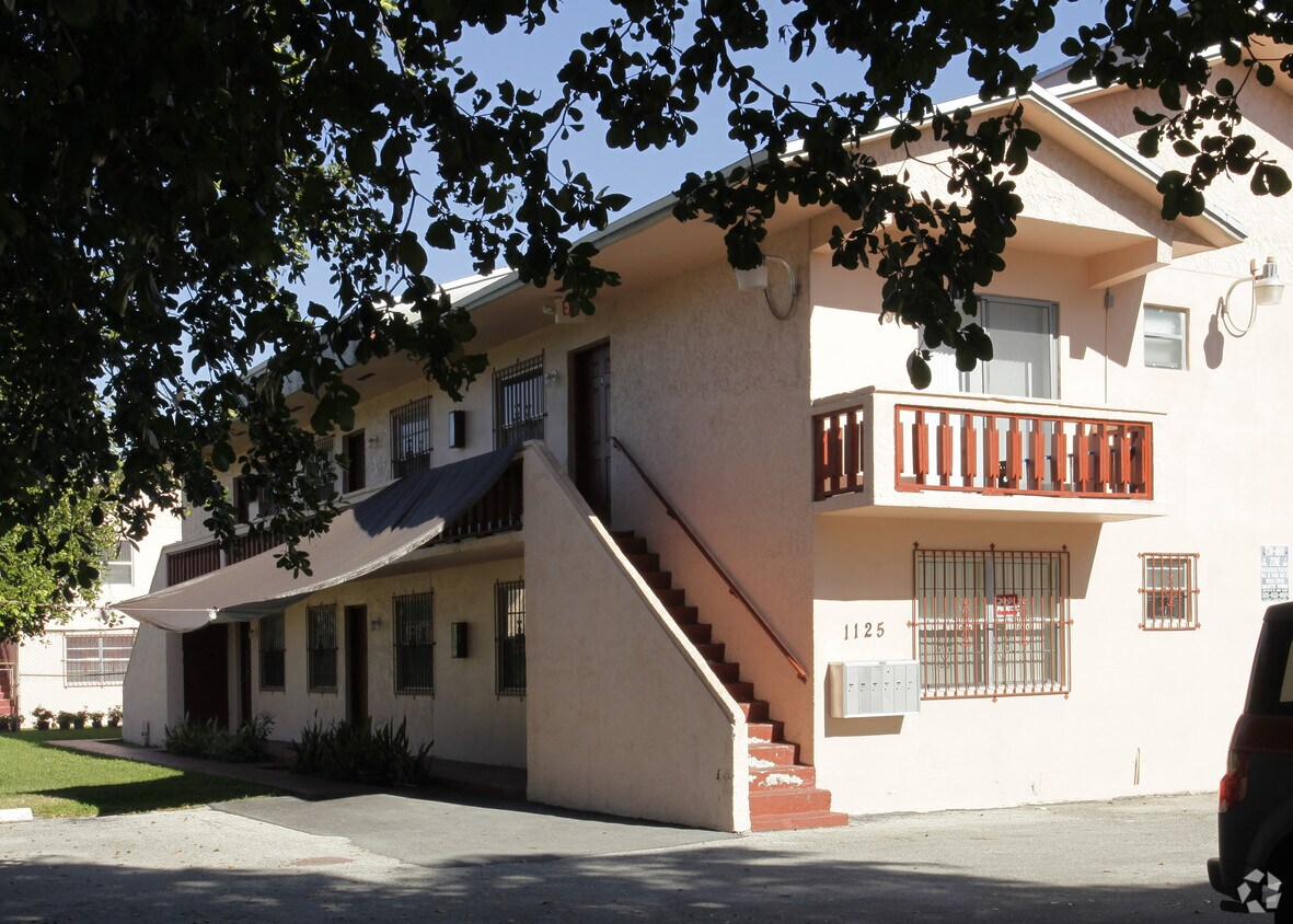 Primary Photo - 1125 W 76th St