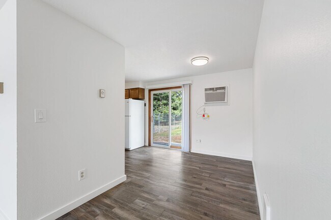 Foto del edificio - 219 E Hawthorne Rd