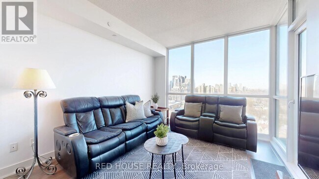 Photo du bâtiment - 88 Sheppard Ave E