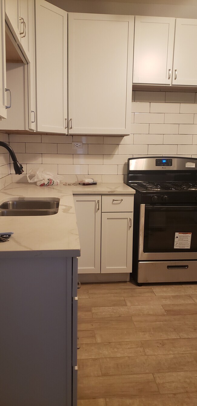 Foto del edificio - 3259 W Potomac Ave