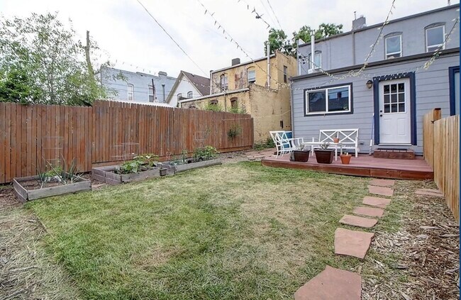 Building Photo - 1146 Mariposa St