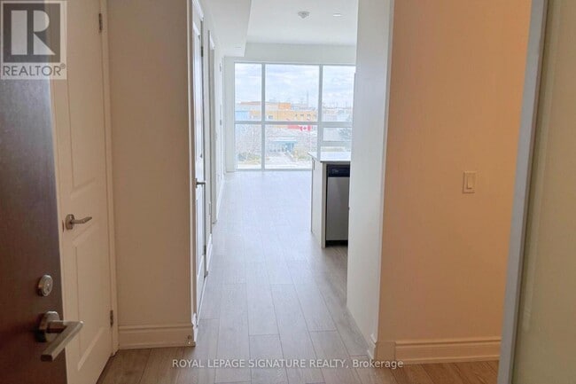 Building Photo - 1050 Main St E