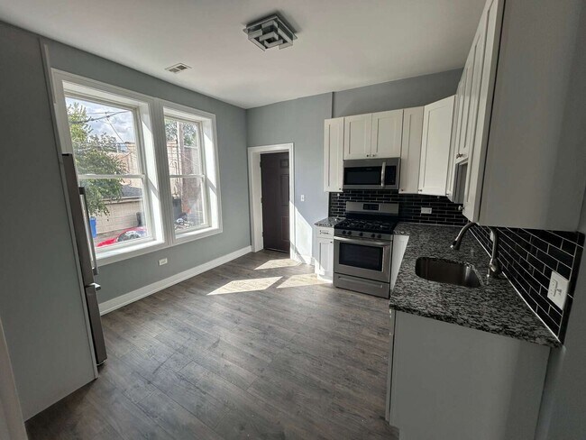 Foto del edificio - 1924 S Albany Ave