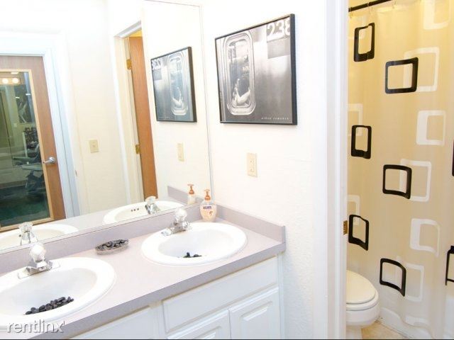Building Photo - 1010 Waters Edge Dr