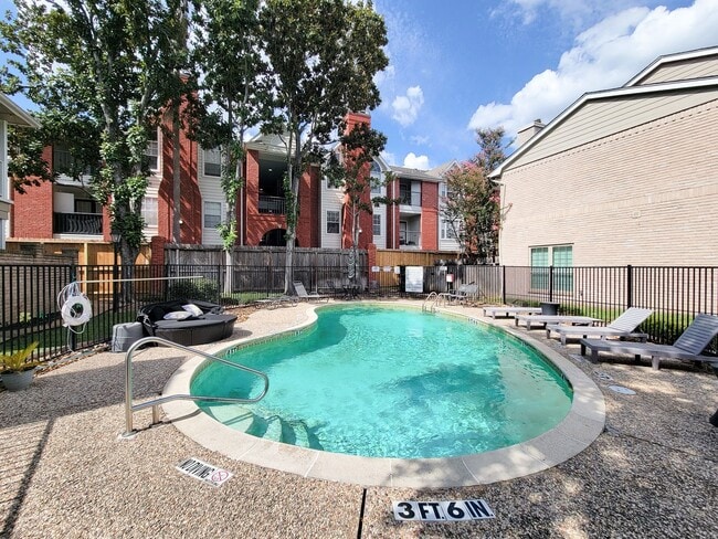 Building Photo - 2220 Bering Dr