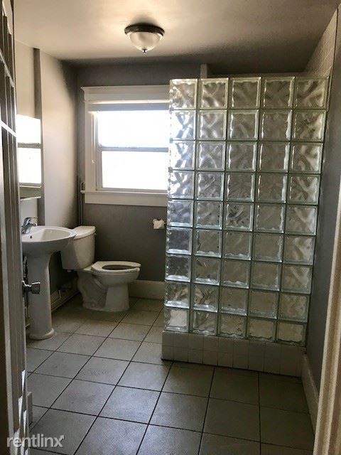 Building Photo - 2 br, 1 bath Apartment - 1238 University Ave