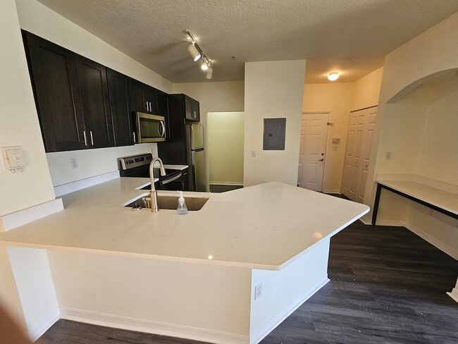 Foto del edificio - 560 Florida Club Blvd