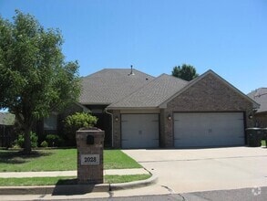 Building Photo - 2038 Thomas Trail