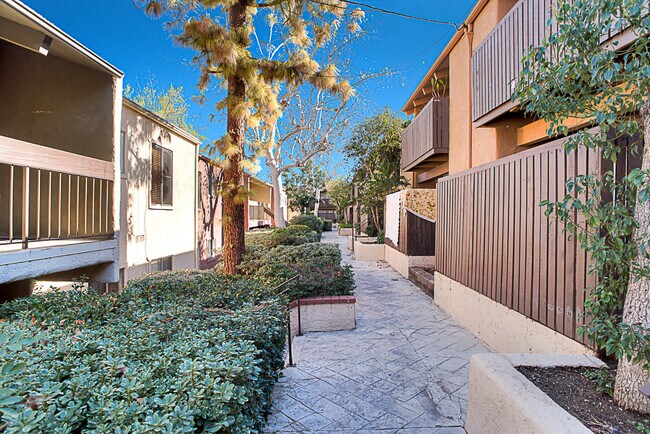 Foto del edificio - 18350 Hatteras St