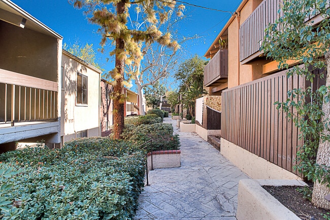 Building Photo - 18350 Hatteras St