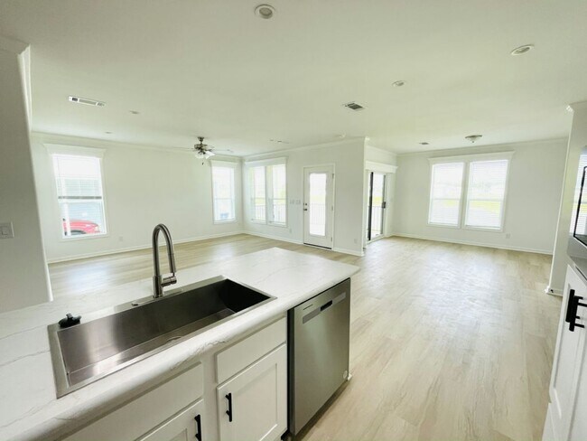 Foto del edificio - 34904 Robins Song Rd