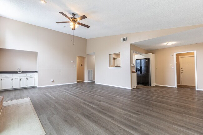 Building Photo - 5814 Pineway St