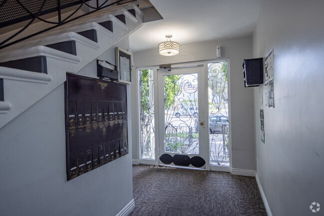 Lobby Photo - Chateau Olympic Apartments