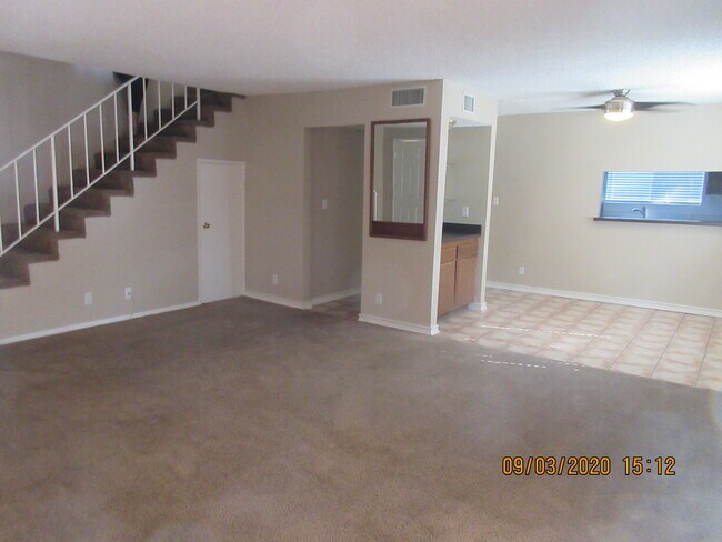 Foto del edificio - 8744 Darby Ave