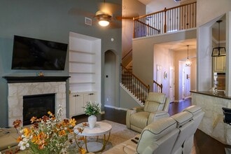Building Photo - 627 Oxalis