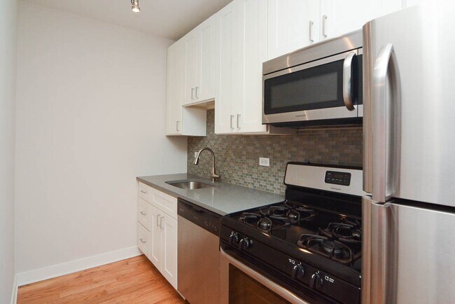 Foto del edificio - 2423 N Kedzie Blvd