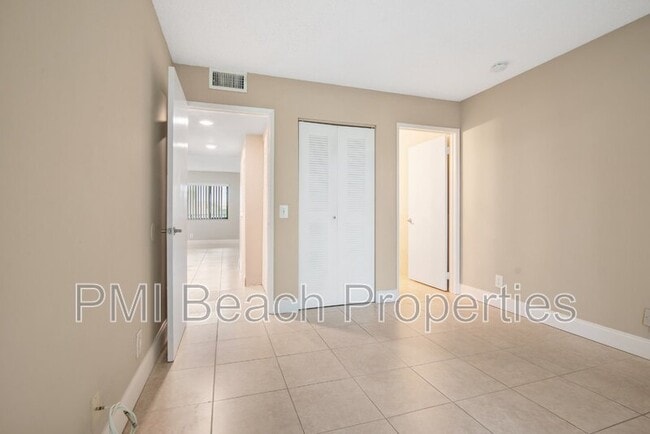 Building Photo - 516 Meadows Cir