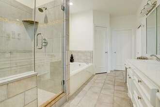 Building Photo - 1412 Castle Ct