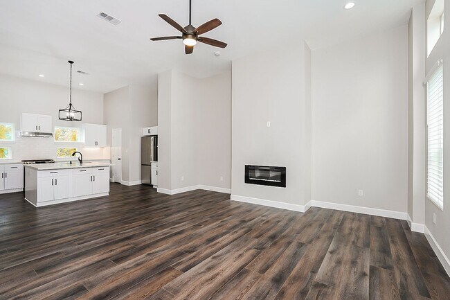 Foto del edificio - 2118 Oatfield Dr