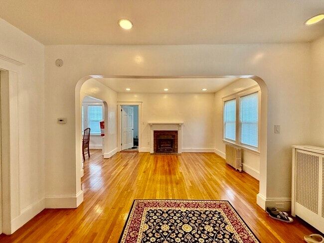Building Photo - 107 E Elm Ave