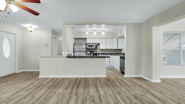 Building Photo - 3002 Arthur St