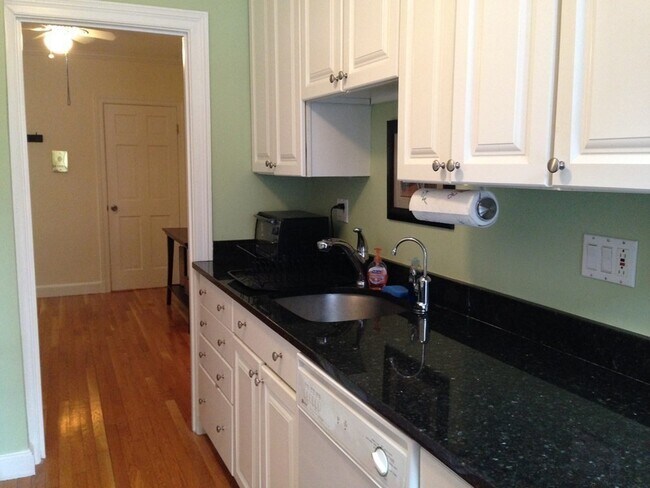 Building Photo - 256 Beacon St