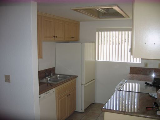 Building Photo - 8475 Avenida Angulia