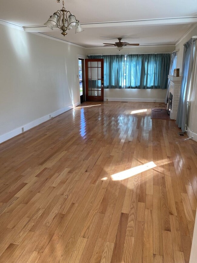 Photo - Mountain View Charmer 2 bed 1 bath available now! House