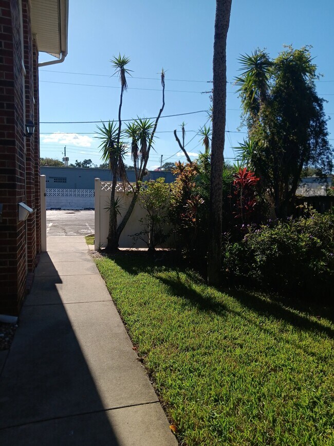 Foto del edificio - 2200 S Palmetto Ave