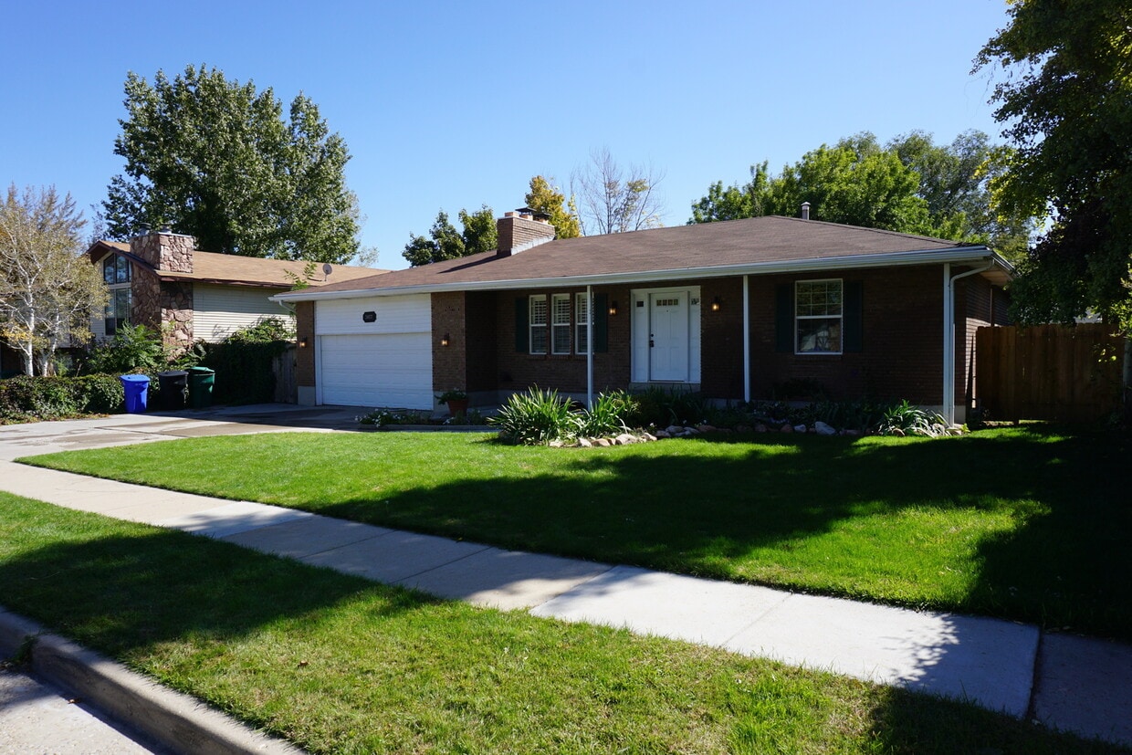 Quiet 5 Bedroom 3 Bath West Jordan Home - Quiet 5 Bedroom 3 Bath West Jordan Home