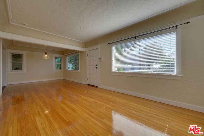 Foto del edificio - 7465 Hawthorn Ave